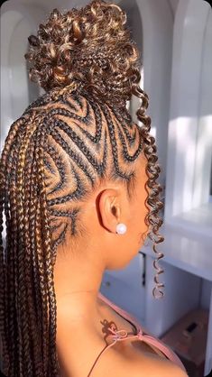 25 Boho Braided Mohawk Hairstyles For A Versatile 5-In-1 Look Black Braid Styles, Box Braids Sizes, Locks Braids, Butterfly Braids, Braided Mohawk, Braided Mohawk Hairstyles, Marley Braids, Mohawk Braid, Natural Hair Care Tips