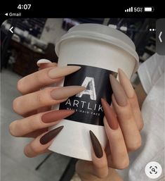 Fake Crying, Ball Nails, Girl Pranks, Beige Nails, Casual Nails, Fall Acrylic Nails, Sao Paulo Brazil, Cry Out