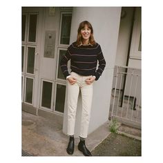 Perfect ankle cropped white jeans, Striped jumper, black slip on Doc Marten boots (Alexa Chung) Doc Martens Style, Alexa Chung Style, Doc Martens Outfit, Martens Style, White Jeans Outfit, Cropped White Jeans, Outfit Plus Size, Boating Outfit, Fashion Goals