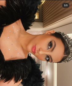 Simple Black Swan Makeup, Halloween Hot Makeup, Black Swan Costume Makeup, Black Swan Make Up, Iconic Movie Characters Women, Iconic Outfits From Movies, Brunette Costumes, Halloween Costume Brunette, Costumes For Brunettes