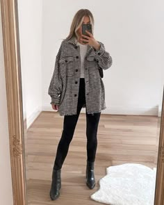 Going Out Capsule Wardrobe, Shacket Outfits, 30s Outfits, Adrette Outfits, Work Trip, Looks Pinterest, Winter Trends, Mode Inspo, Casual Winter Outfits