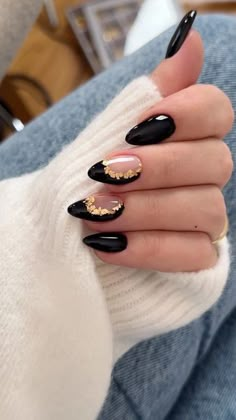 Softgel Nail Design Almond, Black Nail Designs Round, Black Nails Inspiration Glitter, Black And Gold And White Nails, Black Birthday Nails Almond, Black And Gold Round Nails, Bridesmaid Nails Black Dress, Nude Black And Gold Nails, Good And Black Nails