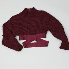 Nwot Thick Knit With Pulled Wool, Crop With Elastic Wrap Band At Waist. Excellent Condition. Unique Sweater! Knitting Fashion Design, Outfit References, Unique Sweater, Knitting Fashion, London Look, Unique Sweaters, Handy Dandy, Dream Lifestyle, Herve Leger