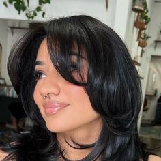 ✧✧ 𝕽𝖄𝕰𝕹𝕹𝕰 𝕾𝕹𝕺𝖂 ✧✧ on Instagram: "the softest layers you ever did seeee > 🖤🖤🖤🖤 #layers #layeredhair #haircut #lahair #covinahairstylist #hairstylist #lahairstylist" Short Black Hair With Bangs Round Faces, Wispy Layers Medium, Short Haircut Inspo Women, Layered Cuts For Medium Length Hair, Short Black Hair With Layers, Layer Short Haircut, Medium Length Hair With Layers And Bangs, Layers On Short Hair, Round Layers Haircut