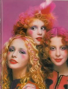 . 70s Women Aesthetic, Barry Lategan, Charlotte Martin, Rock Makeup, 70s Makeup, Drag Make-up, 70s Glam, Three Women, Vogue Uk