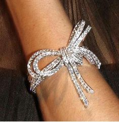 bracelets Diamond Bows, Bow Bracelet, Bow Jewelry, Van Cleef, Stunning Jewellery, Diamond Bracelets, Bracelet Jewelry, Bracelet Necklace, Modern Jewelry