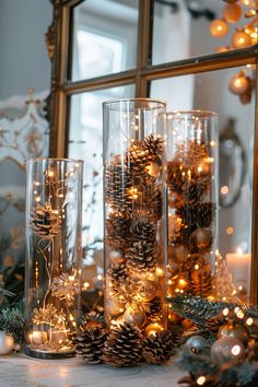 A beautifully decorated holiday table featuring easy-to-make Christmas centerpieces, simple table settings, and charming decorations, perfect for quick and festive holiday decor. Štědrý Den, Cozy Christmas Decor, Christmas Table Centerpieces, Christmas Decor Inspiration, Christmas Themes Decorations, Christmas Inspo, Christmas Table Settings, Christmas Decor Ideas