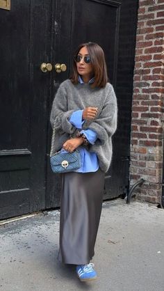 Grey Green Outfit Women, Grey And Lavender Outfits, Hairstylist Fall Outfits, Comfy Winter Work Outfits, Gray Pullover Outfit, Sunday Look Outfits, Navy And Grey Outfit, New York Street Style 2024, Cold Weather Party Outfit