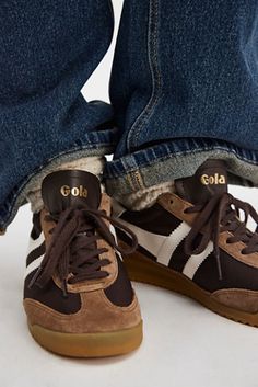 Gola Tornado Sneakers Cool Women’s Sneakers, Gola Sneakers Outfit, 2025 Street Style, 2025 Sneakers, Alpine Fashion, Brown Sneakers Women, Gola Sneakers, Colorful Sneakers, Trendy Boots