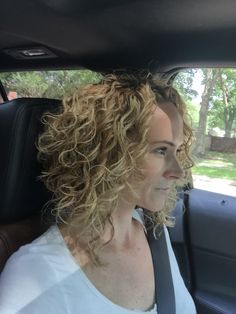 Who knew cutting ten inches off your hair, and adding layers to the angled bob could be so much fun, but to mention cooler on my neck! Curly Inverted Bob, Angled Hair, Undercut Haircut, Chic Short Hair, Latest Haircuts, Medium Curly, Medium Curly Hair Styles, Inverted Bob, Haircuts For Curly Hair