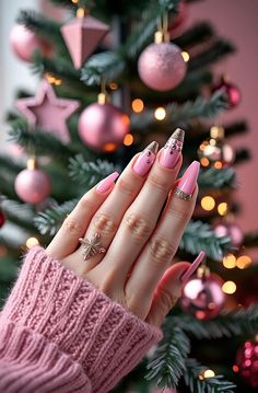 Find your next Christmas nails with this chic xmas manicures you will actually want to wear this Holiday season! #nails #ChallengeFestività  Ideas for: xmas nails, winter christmas nails, short christmas nails, christmas nails designs, cute christmas nails, almond christmas nails, red christmas nails, christmas nails almond, green christmas nails, white christmas nails, christmas nails simple, christmas nails acrylic, simple christmas nails, classy christmas nails, christmas nails easy, christmas nails 2024.