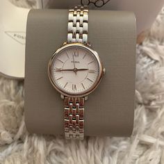 Brand New Fossil Watch With Tag Still On Item. Fossil Watches Women Silver, Fossil Women Watches, Branded Watches Women Luxury, Timeless Metal Analog Watch, Timeless Metal Analog Watches, Elegant Watches Women, Wrist Watches For Women, Watches Women Simple, Brand Watches Women