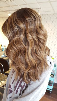 COLOR CORRECTION: Uneven To Tasteful Bronde Color Melt - News - Modern Salon Color Melt, Honey Blonde Hair, Spring Hair, Honey Hair, Color Melting, Brown Blonde Hair, Normal Hair, Pretty Hair