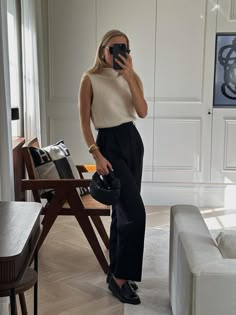 25 Chic Business Casual Outfits To Wear In Or Out Of The Office Business Professional Pants, Dc Professional Style, Abercrombie Office Outfit, Elevated Style Outfits, Doctor Style Outfits Women, European Office Outfit, Business Casual Wedding Attire Women, Director Outfits Women, Business Interview Outfit