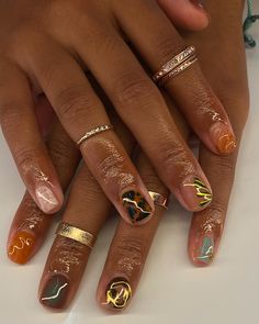 Manicure Freestyle 🌱☀️ . . . . #elpasonailtech #manicure #freestyle #explore #explorepage #exploremore #nailart #chromenails Oshun Nails, Short Artsy Nails, Manicure Gold, Tortoiseshell Nails, Gold Manicure, Natural Nails Manicure, Orange Nail Designs, Fall Manicure, Mode Zara