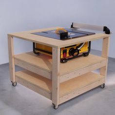 a workbench with a table sawing machine on it's top and wheels