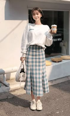 Korean Spring Outfits, Rok Outfit, Tokyo Street Fashion, Korean Outfit Street Styles, Korean Fashion Summer, Korean Casual Outfits, Hijabi Outfits Casual, Korean Fashion Dress, London Street Style