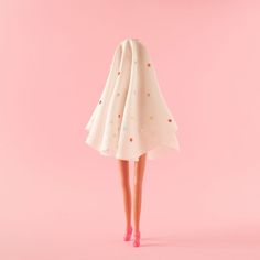 Girl in ghost costume with pink high heels. Minimal fashion halloween costume party concept. Aesthetic Ghost Costume, Party Pink Aesthetic, Girl Ghost Costume, Party Moodboard, Aesthetic Ghost, Party Concept, Fashion Costume Halloween, Barbie Halloween, Fashion Halloween