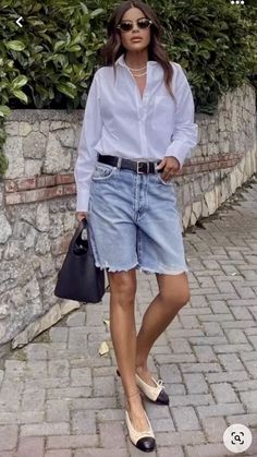 35+ Trendy Shorts Outfits For Summer to Copy Right Away - Jennysgou Trendy Shorts Outfits, Casual Chic Denim, Outfits For Summer, Shorts Outfits, Denim Trends, Streetwear Fashion Women, Trendy Shorts