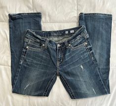 Lightly distressed Size 31 Waist: 15.5" Inseam: 28.5" Rise: 8" Excellent condition See pictures I buy from estates sales, auctions, garage sales and thrift stores and do not claim to be an expert on any items. I try the best I can to describe the item as I see it. I test all items to the best of my ability. In some cases I may not be exactly sure how an item works, therefore; I will try to identify that in the description. If I have tested an item and it works that will be noted in the condition section of my listing. Please bear in mind I do not imply any type of warranty with my items, they simply worked when I tried them. If I say untested or state that I could not fully test an item, you are buying that item AS-IS and I will not offer any refund if you get it and the item does not work Fluer De Lis, I See It, Womens Jeans, Thrift Stores, Garage Sales, Miss Me Jeans, Fancy Dresses, Miss Me, I Tried