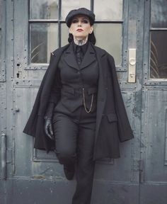 Peaky Blinders Suit Women, Suit Reference Women, Masculine Vintage Outfit, Black Feminine Suit, Peaky Blinders Aesthetic Fashion, Women In Suits Vintage, Peaky Blinders Dress Women, Greyscale Outfits