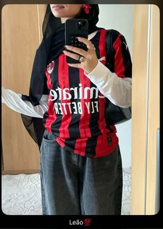 #oversized #jersey #hijab #ootd Jersey Hijab Outfit, Baggy Tshirt Outfit, Ootd Jersey, Hijabi Aesthetic Outfits, Hijab Fits, Oversize Outfit, Football Jersey Outfit