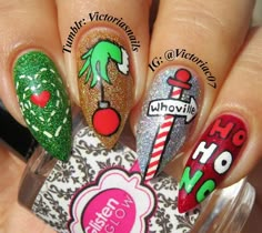 Whoville Nails, Disney Christmas Nail Designs, The Grinch Nails Acrylic, Home Alone Nails, Funny Christmas Nails, Easy Grinch Nails, Short Grinch Nails