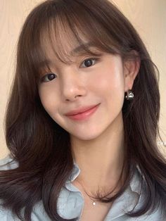 wispy bangs with medium hair Fringe Korean Hairstyles, Korean Hairstyle Long Bangs, Korean Fringe Bangs Long Hair, Korean Haircut Bangs Medium, Haircut Layer With Bangs, Bangs Inspo Korean, Fringe Hairstyles Korean, Bangs For Round Face Korean, Haircut Ideas Bangs Korean