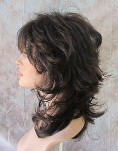 ♥ lots of layers Short Feathery Haircuts, Short Feathered Hairstyles, Long Shag Haircut Choppy Layers, Medium Wig, Shaggy Long Hair, Wig Brown, Choppy Bangs, Subtle Highlights, Hair Inspiration Short