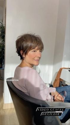 ÖzgürEr | Özgürce dokunuşlar #kısasaç #saçkesimi #haircut | Instagram Shaggy Short Pixie Haircut, French Short Hair, Asymmetrical Pixie Cuts, Medium Shag Haircuts, Longer Pixie Haircut, Short Sassy Haircuts, Bella Hair, Cute Short Haircuts, Short Sassy Hair