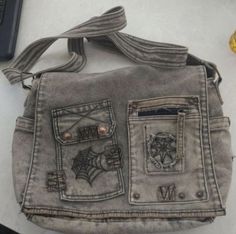 Grunge Messenger Bag, Photography Y2k, Downtown Grunge, Grunge Beauty, Starboy Aesthetic, 90s Grunge Aesthetic, Nirvana Music, Shifting Items, Fairy Books