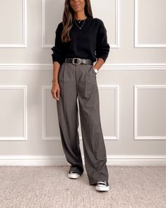 Trousers And Jumper Outfit, Jumper Trousers Outfit, Winter Outfit Style Women, Black Knitted Jumper Outfit, Jumper Work Outfit, Knit Work Outfit, Architect Outfit Women Aesthetic, Business Casual Autumn Outfits, Wide Leg Trousers And Sneakers Outfit