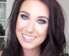 Jaclyn Hill: Daytime Smokey Eye. I LOVE this girls videos. She's a great makeup artist (even though she's somewhat annoying) Daytime Smokey Eye, Eye Video, Jaclyn Hill Makeup, Smokey Eyes Tutorial, Artist Funny, Daytime Makeup, Wedding Hairstyles And Makeup, Great Makeup, Makeup Video