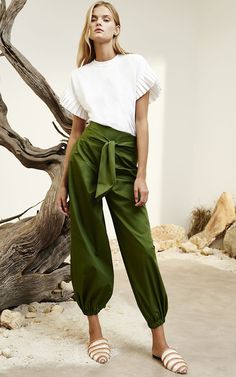 Boho Mode, Wrap Pants, Pleated Sleeves, Business Outfit, Green Pants, Mode Inspo, Fashion 2017, Look Fashion, Modest Fashion