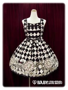 Alice In Wonderland Outfit, Japanese Lolita Fashion, Alice In Wonderland Dress, Disney Dress Up, Alice And The Pirates, Night Circus, Gyaru Fashion, Gothic Clothes, Goth Style