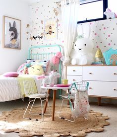 a child's bedroom decorated in pastel colors