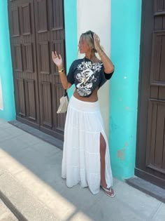 Cargo Pants Beach Outfit, Boho Island Outfits, Summer Outfits Low Waist, Posh Summer Outfits, Hippy Beach Outfits, Summer Boho Fits, Baja Beach Fest Outfits Rosarito, Boho Beachy Outfits, Cute Miami Outfits