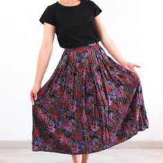 Amazing vintage 70's 80's black floral midi skirt. This vintage garden floral trachten skirt has elastic side high waisted with pleated and pockets. The vintage cottagecore peasant skirt is soft gauze Viscose fabric with inner lining in excellent vintage conditions (Made in German). The size of this skirt is XXL, the waist contour fit is 35,8 to 37,4 inches (91 to 95 cm) ** MEASURES FLAT ** Waist 17,9 to 18,7 in // 45,5 to 47,5 cm Hip - Free Length 32,6 in // 83 cm Reference: Model size S (6 US Relaxed Floral Print Midi Skirt, Floral Print Relaxed Fit Midi Skirt, Floral Print Midi Length Skirt, Relaxed Midi Skirt For Garden Party, Lined Midi Skirt For Garden Party, Midi Lined Skirt For Garden Party, Fitted Long Skirt With Floral Print, Midi Skirt For Garden Party With Lining, Flowy Long Floral Print Pleated Skirt