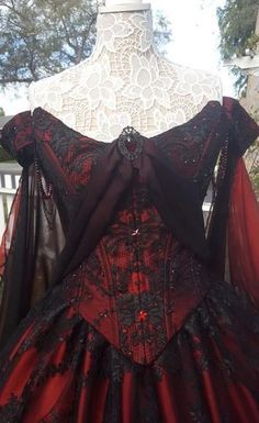 Medieval Queen, Victorian Outfit, Goth Wedding Dresses, Vampire Wedding, Gothic Wedding Dress, Goth Wedding, Red Wedding Dresses, Red Chiffon, Fantasy Gowns