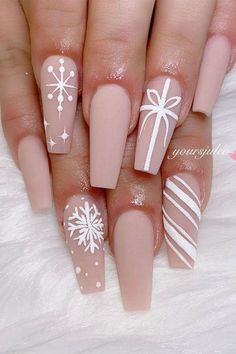 Trendy Cute daisy white flowers on black matte nails ; Opens a new tab long almond nails, gel nails, matte nails, acrylic nails, navy blue, dark blue, deep brations, trendy nail design, trending 2022, pretty, stunning, classy, elegant, everyday wear, glam, gorgeous, floral nails, flower nails, fall nails, winter nails #winternails #winternail ideas #winternails 2022 #prettywinter nails classy #nailtrend Festive Nail Colors, Christmas Gel Nails, Nail Swag, Diy Nail Art, Colorful Nail Designs