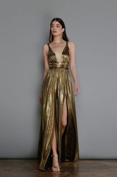 Black And Gold Gala Dress, Big Gold Dress, Greek Goddess Prom Dress, Goddess Dress Aesthetic, Gold Fantasy Dress, Dark Gold Dress, Golden Dress Long, Acotar Fashion, Golden Dresses