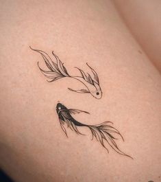 Frog Tattoo Meaning, Flying Fish Tattoo Design, Best Friend Animal Tattoos, Koi Fish Tattoo Minimalist, Small Fish Tattoos, Jing Y Jang, Goldfish Tattoo, Pisces Tattoos, Friendship Tattoos