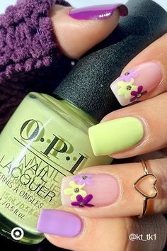 Level up your summer nail game with pastel polishes & DIY floral designs. Paint tips, draw flowers & your next mani is done & done! Green Nail, Cute Gel Nails, Nails Polish, Spring Nail Art, Easter Nails, Short Acrylic Nails Designs, Dipped Nails, Floral Nails, Chic Nails