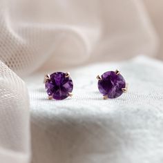 Dainty Amethyst stud earrings are made in Rose gold 14K and ready to ship. Natural Amethyst studs are designed in minimalist and elegant style. Perfect gift for your lovely one ! If you are looking to make this piece even more custom and special, feel free to contact me, and we will find a way to make a custom piece for you.💕 Product details:  Stone details:  Type: Natural Amethyst  Cut: Round Size: 6.00mm QTY: 2 Material: 14K Rose gold Weight: 1.23g  🛠Handcrafted with love from our workshop i Gold Simple Earrings, Amethyst Studs, Amethyst Earrings, Simple Earrings, Jewelry Earrings Studs, Gemstone Earrings, Or Rose, Favorite Jewelry, Gold Earrings