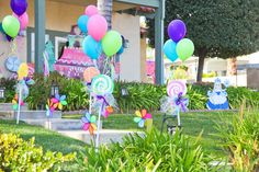 an image of some balloons and flowers in front of a house with the words pinterest on it