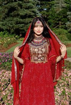 #instagram Vintage Afghan Dress, Afghanistan Clothes, Boys Pic Stylish Dp, Afghanistan Photography, Embroidery Pearls, Siwa Oasis, Asian Traditional Clothes, Eid Photoshoot