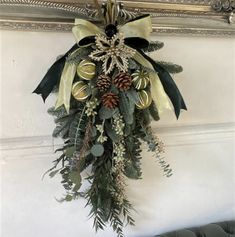 Traditional Door, Contemporary Christmas, Flowers Online, Green Gold, Green And Gold, Florist