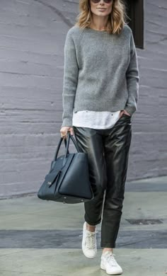 Leather Trousers Outfit, Leather Joggers, Trending Sneakers, Leather Trousers, Look Chic