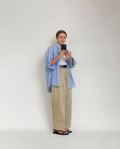 The Normcore Aesthetic: What It Is and 5 Outfit Ideas | Who What Wear UK Normcore Style, Normcore Outfits, Brittany Bathgate, Blue Oxford Shirt, Normcore Fashion, Oversized Poplin Shirt, Fashion Terms, Style Looks, Style Tips