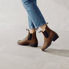 Brown Blundstone, Blundstone Women, Women Heel Boots, Womens Casual Boots, Blundstone Boots, Brown Leather Heels, Leather Heeled Boots, Pull On Boots, Leather Style